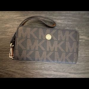 Michael Kors wristlet wallet